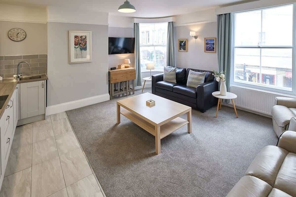 Een televisie en een kantoor