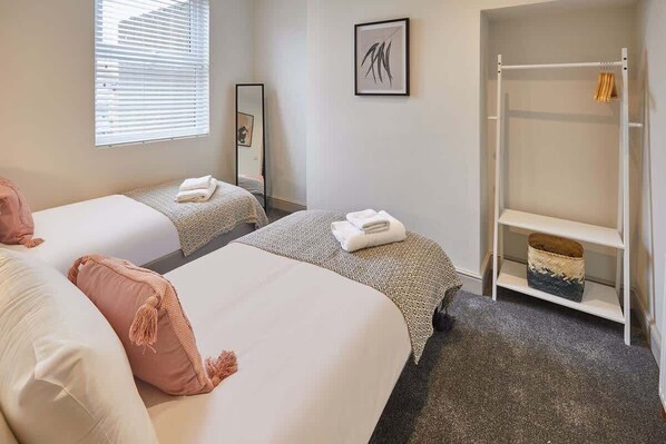 4 habitaciones, tabla de planchar con plancha y wifi gratis 