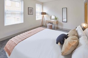 4 bedrooms, iron/ironing board, free WiFi, bed sheets