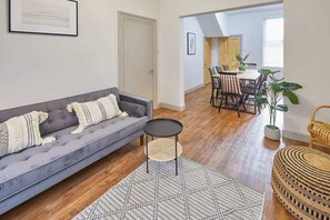 Televisión y oficina 