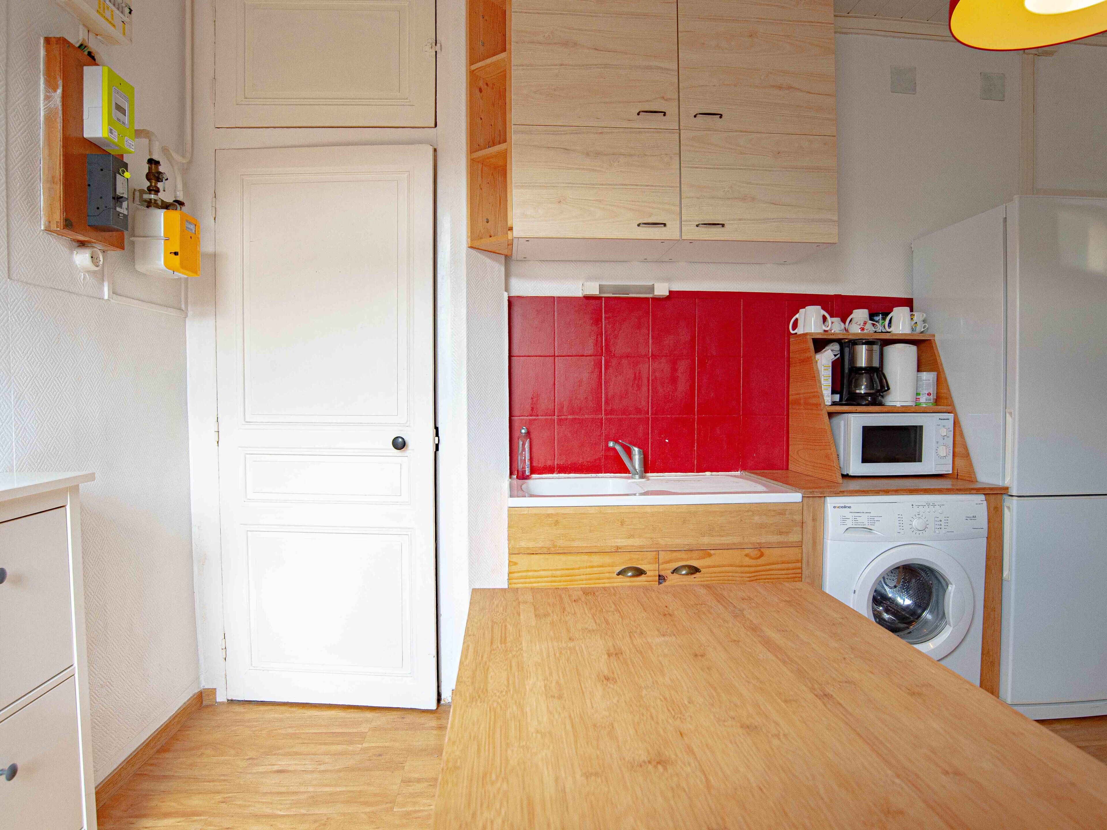 Frigorífico, horno y cafetera o tetera