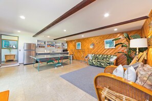 Smart TV, ping pong - Large Home in Waikoloa Village | 5-Bedrooms | Newly Updated with AC (Waikoloa)