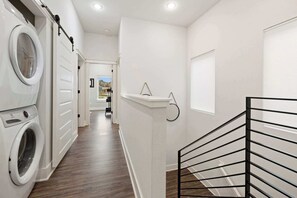 Interior - Razorblock South - 1 mi from DT - 3 blocks to UofA (Fayetteville)