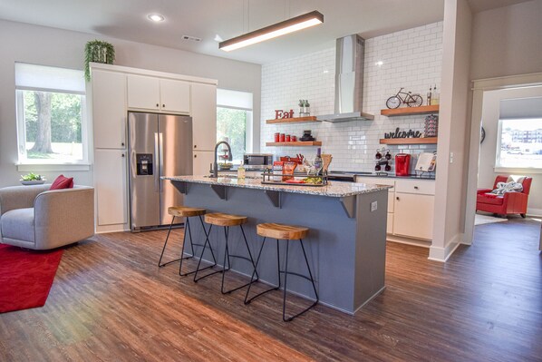 Interior - Razorblock South - 1 mi from DT - 3 blocks to UofA (Fayetteville)