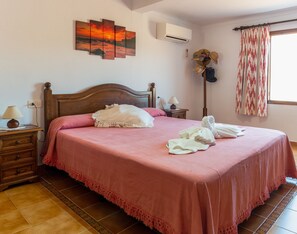 3 bedrooms, iron/ironing board, free WiFi, bed sheets