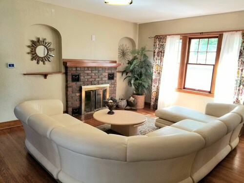 Spaciuos, welcoming home near Stae Park beach perfect for families and groups.