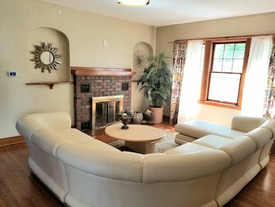 Spaciuos, welcoming home near Stae Park beach perfect for families and groups.