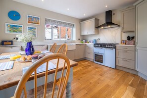 Microwave, dishwasher, coffee/tea maker