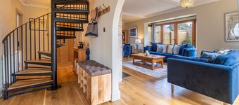 A delightful cottage conveniently located down a quite lane in the village