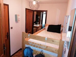 1 Schlafzimmer, Bügeleisen/Bügelbrett