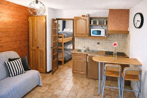 1 bedroom, iron/ironing board