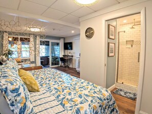 Desk, WiFi, bed sheets