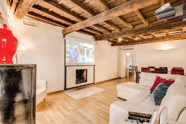 TV, fireplace, stereo