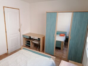 3 bedrooms, iron/ironing board