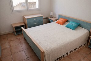 4 chambres, fer et planche à repasser