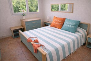 4 bedrooms, iron/ironing board