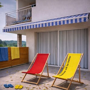 Terrace/patio - Les pieds dans l'eau - beach and relaxation in Martigues, just 2 minutes from Marseille". (Martigues)