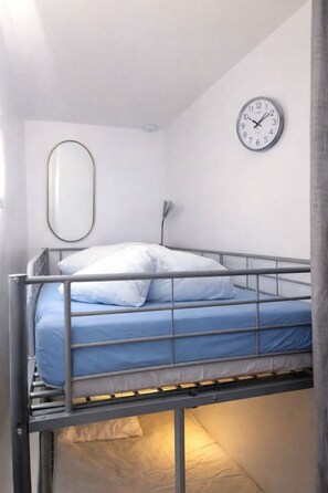 4 bedrooms, iron/ironing board