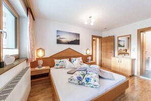 1 bedroom, in-room safe, iron/ironing board, travel cot
