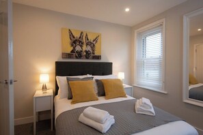 2 Schlafzimmer, Bügeleisen/Bügelbrett