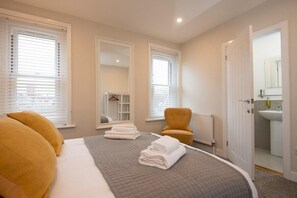 2 chambres, fer et planche à repasser