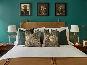 2 bedrooms, iron/ironing board