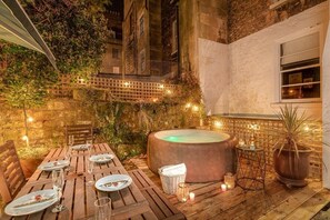 Outdoor dining - Plum Guide - Garden Sensibility (Bath)