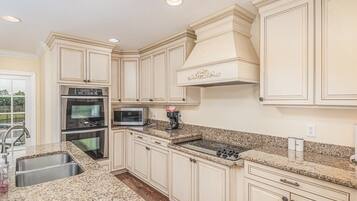 Microwave dan mesin pencuci piring