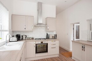 Microwave, dishwasher