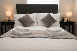 2 chambres, fer et planche à repasser