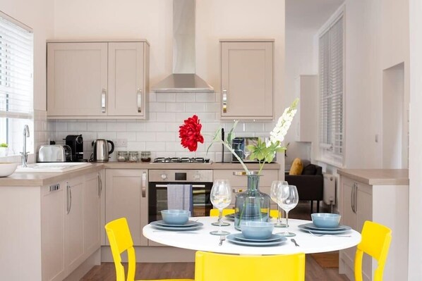 Microwave, dishwasher