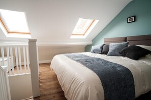 3 habitaciones y tabla de planchar con plancha 