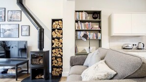 Living area - Plum Guide - Cvii Nunnery Lane (York)