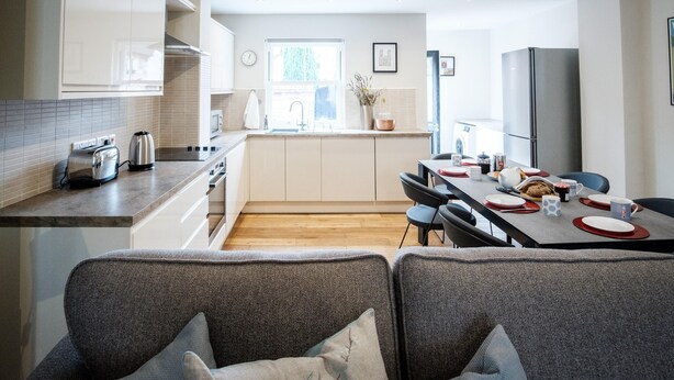 Private kitchen - Plum Guide - Cvii Nunnery Lane (York)