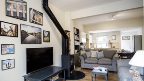 Living area - Plum Guide - Cvii Nunnery Lane (York)