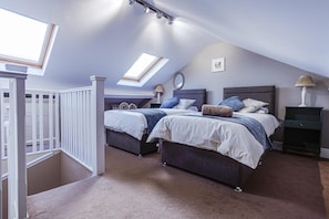 6 bedrooms, iron/ironing board
