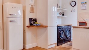 6 bedrooms, iron/ironing board - Plum Guide - Nunnery Lane (York)