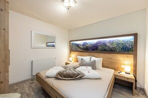 2 bedrooms, iron/ironing board, travel cot, free WiFi