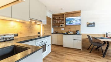 Réfrigérateur, plaque de cuisson, lave-vaisselle, cafetiÚre/bouilloire