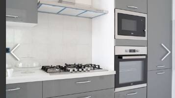 KylskÄp, mikrovÄgsugn, ugn och spishÀll