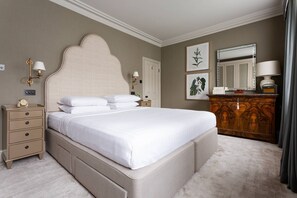 4 bedrooms, iron/ironing board, free WiFi, bed sheets - First Street III by onefinestay (London)