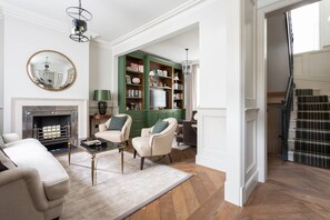 TV - First Street III by onefinestay (London)