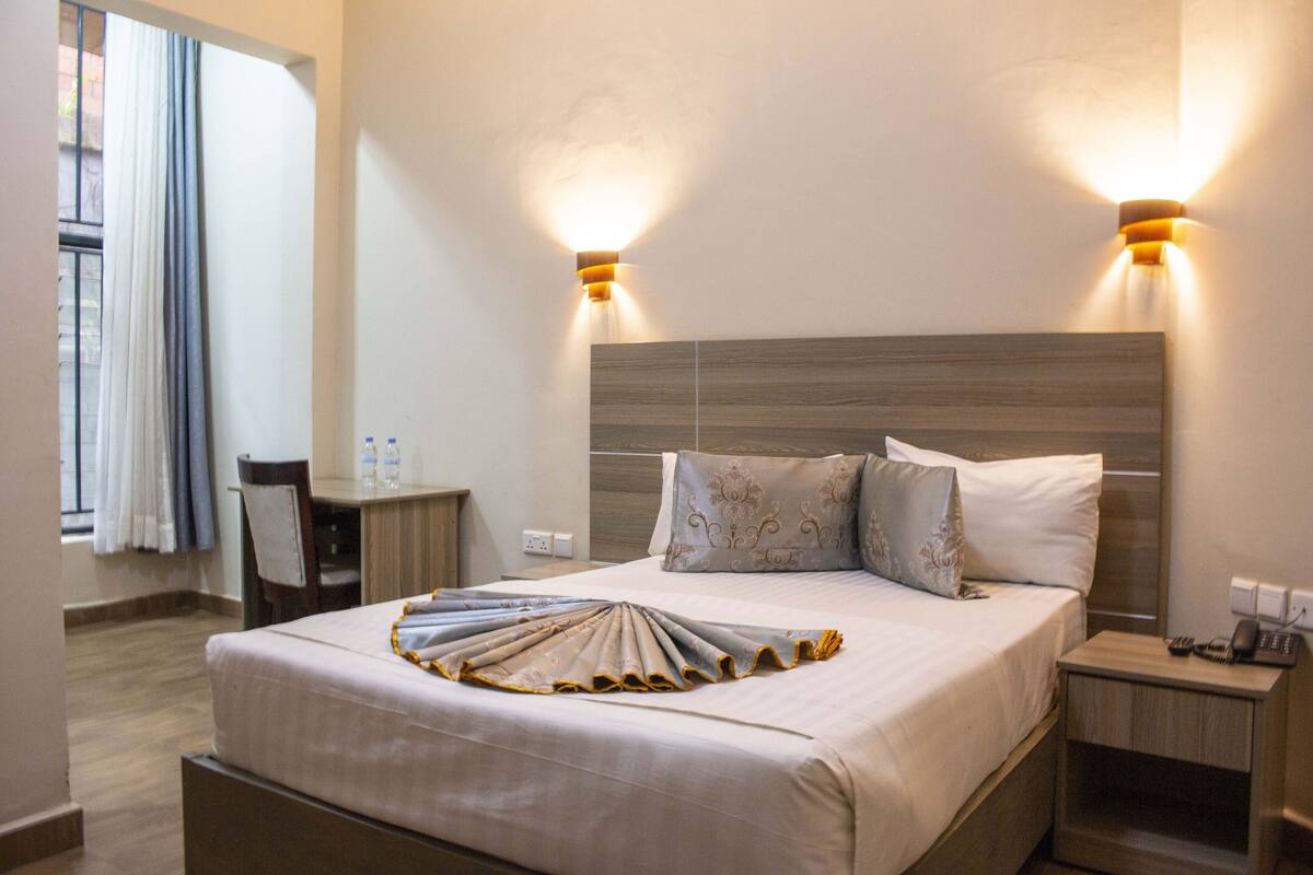 Egyptian cotton sheets, premium bedding, down comforters, pillowtop beds