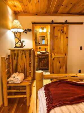 3 habitaciones, tabla de planchar con plancha, internet y ropa de cama 