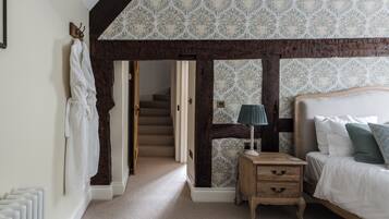 4 kamar tidur dan setrika/meja setrika