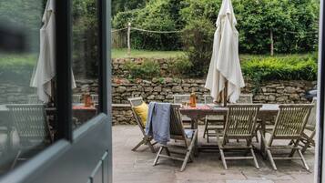 Tempat makan outdoor