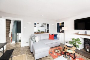 TV - Plum Guide - Austen's Dream (Bath)