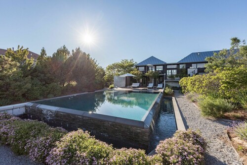 Plum Guide - Ocean Spray