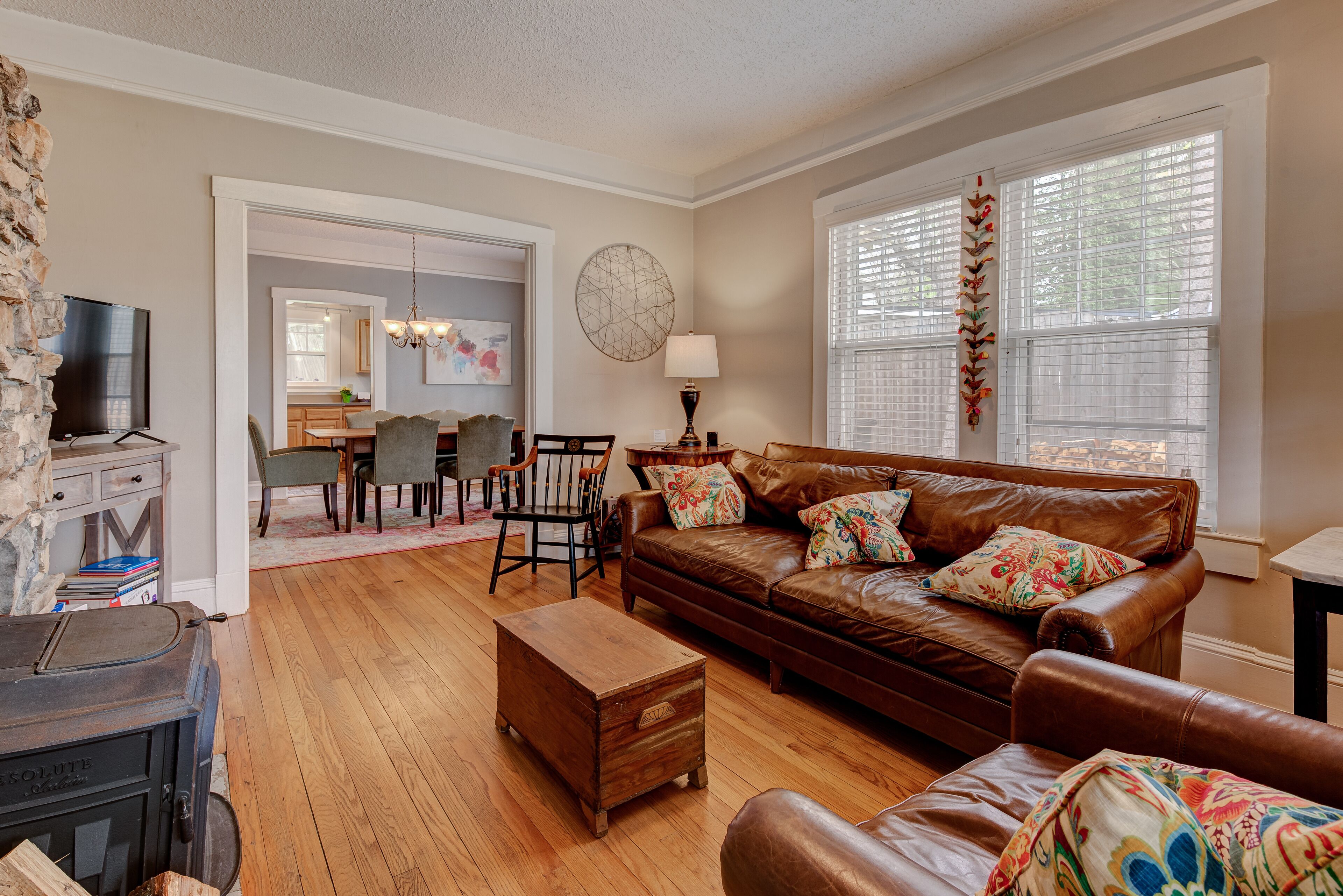 Lovely Arts & Crafts Bungalow in downtown Black Mountain - 15mins from Asheville