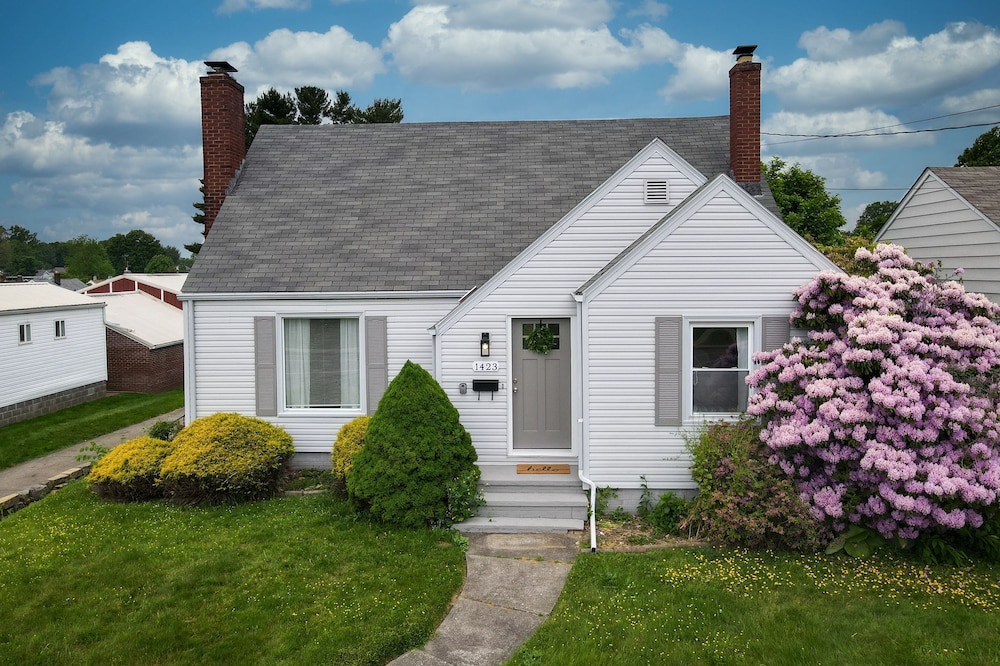 3 Bdrm HOF Getaway - REMODELED 2021